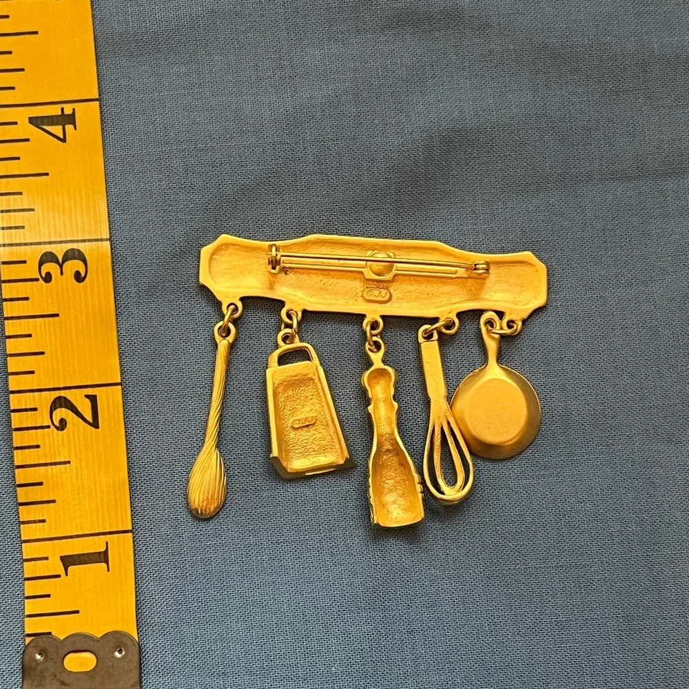 JJ Chef Brooch - Picture 2 of 2